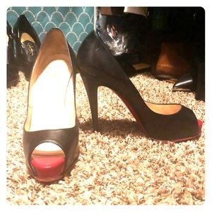 Perfect Louboutin Very Prive pump 7 37.5!